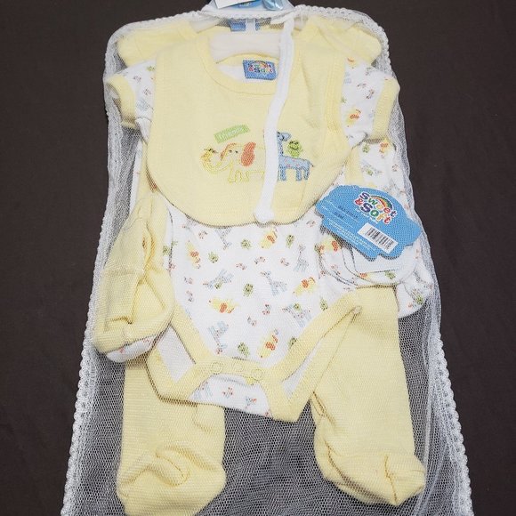 Baby Clothes Gift Set Bundle Animal Theme Gender Neutral 0-3 Month New With Tags - Picture 1 of 7